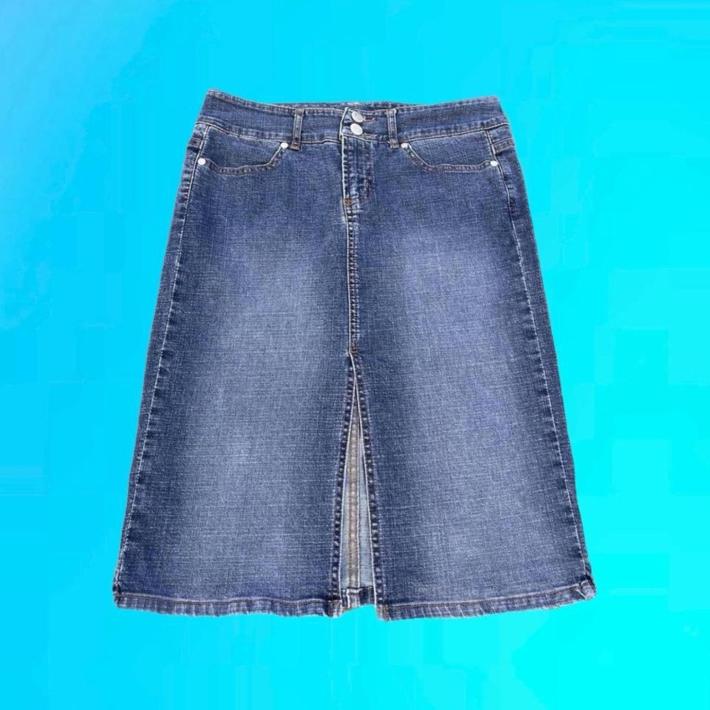 Blue denim midi skirt with a slit and two buttons